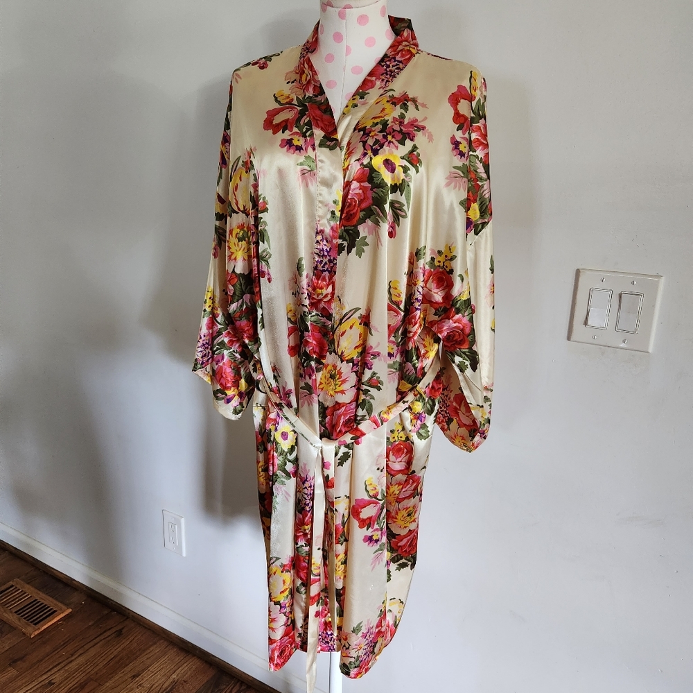 Satiny floral robe